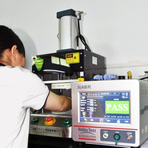 Operating the Waterproof Test Chamber